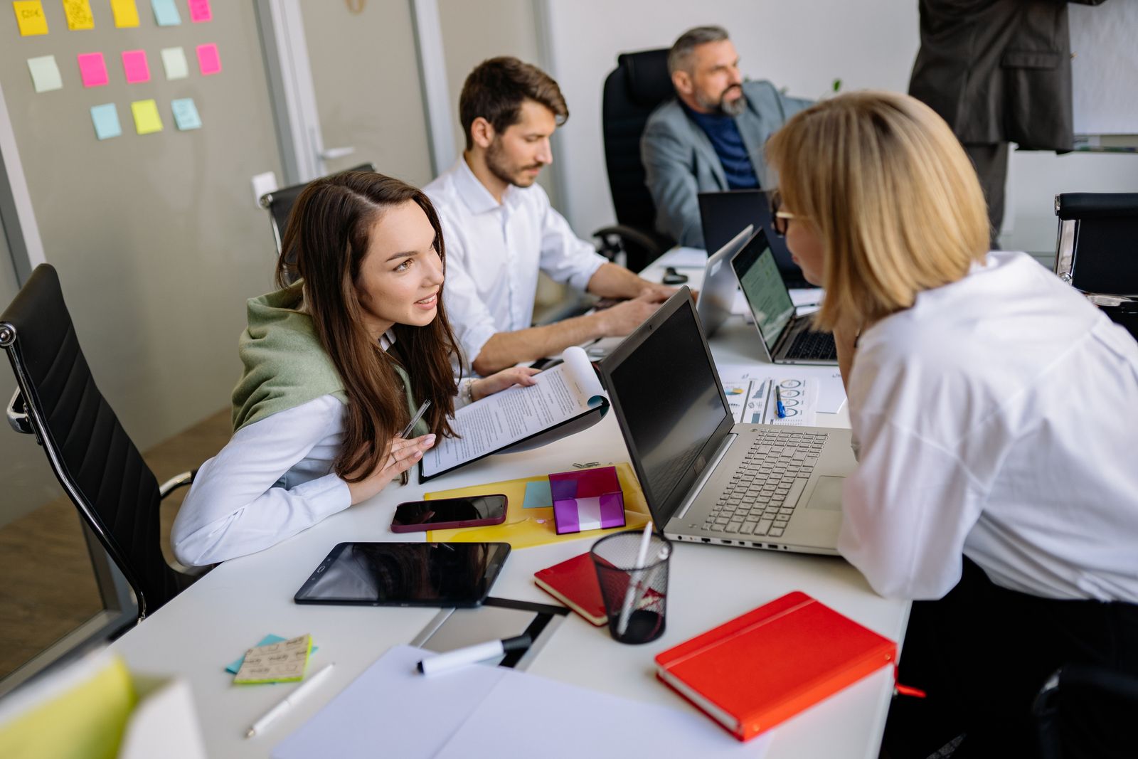 Figure di sistema e governance scolastica: guidare processi, persone e innovazione